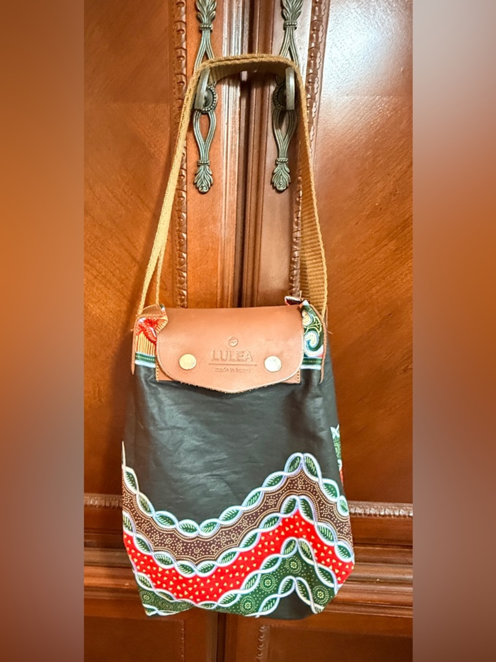 Lulea NWOT Made in Kenya
Leather Globally inspired
Foldable Tote boho/hobo vibes - Picture 5 of 8